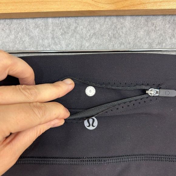 Lululemon Size 6 Black Cropped Leggings Mind Over Miles Crop (17" ) Side Pockets - Picture 8 of 14